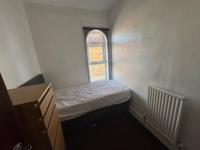 Room Junction Street in Derby