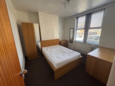 Room Junction Street in Derby
