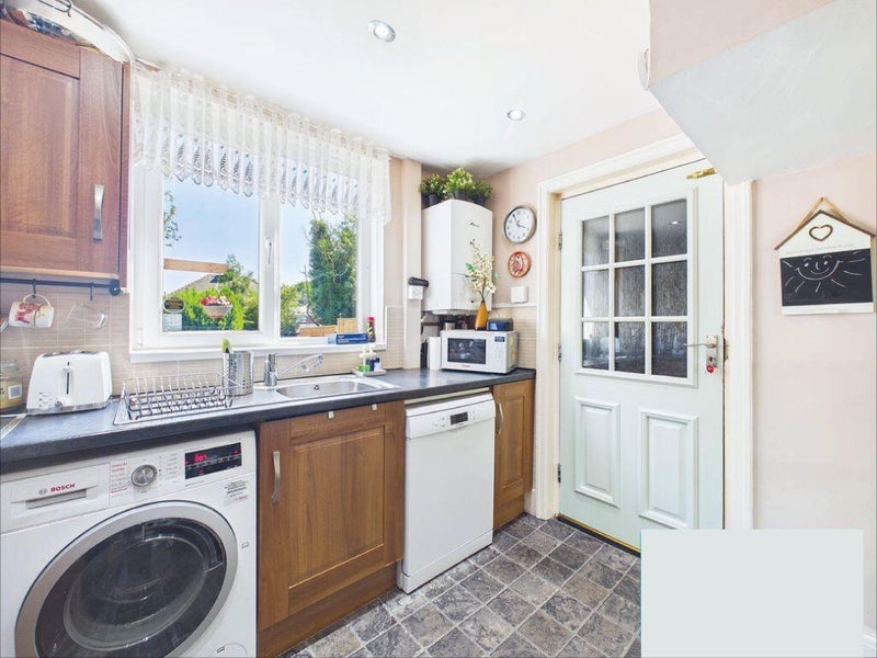 Room Hulton Avenue in Salford