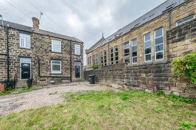 Flat Bruntcliffe Road in Leeds