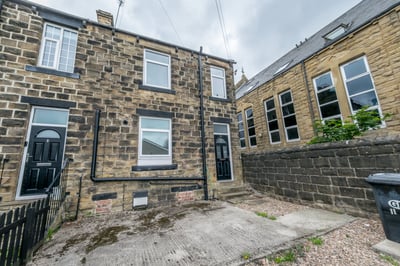 Flat Bruntcliffe Road in Leeds
