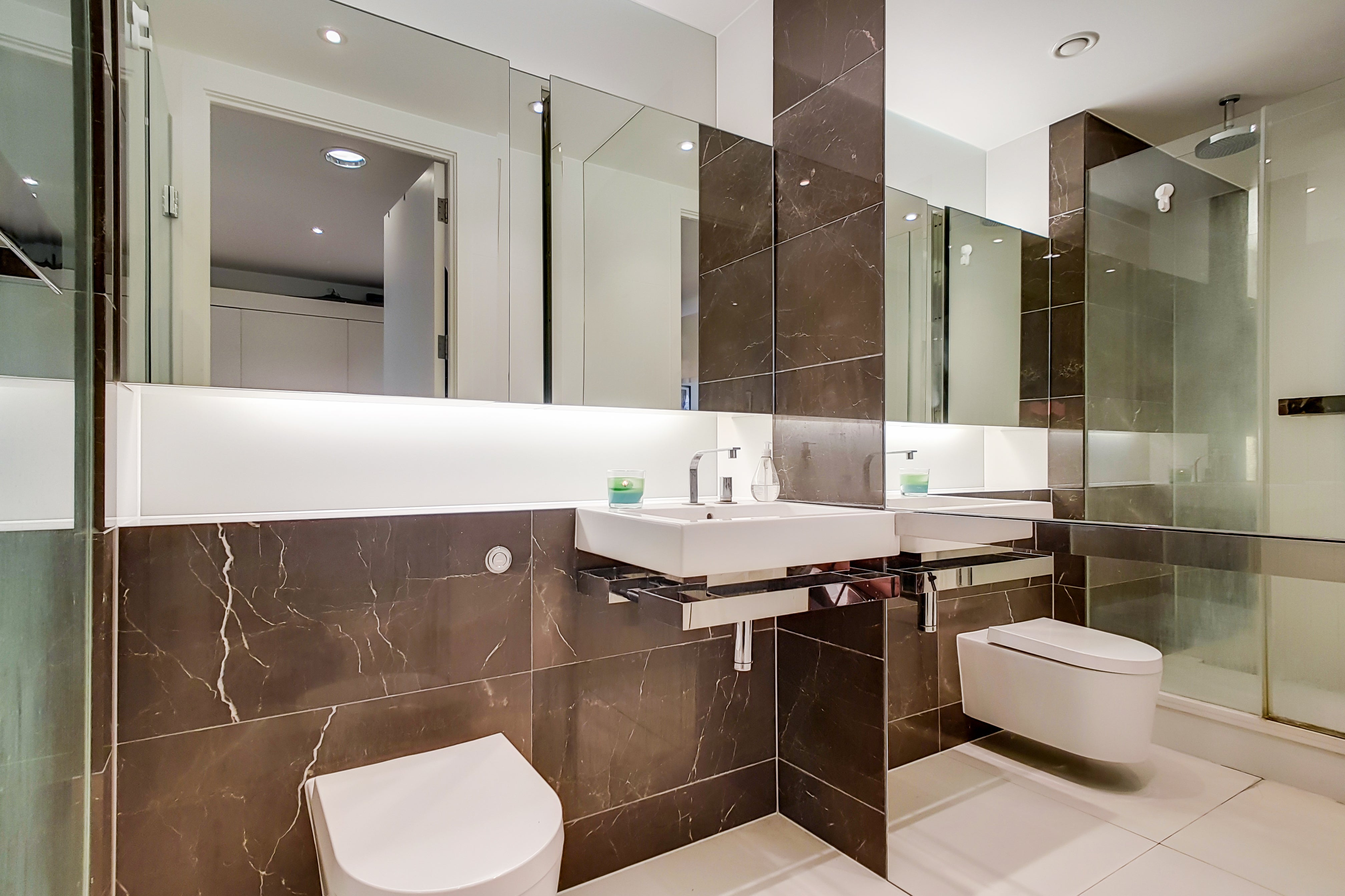 Flat Baltimore Wharf in Greater London
