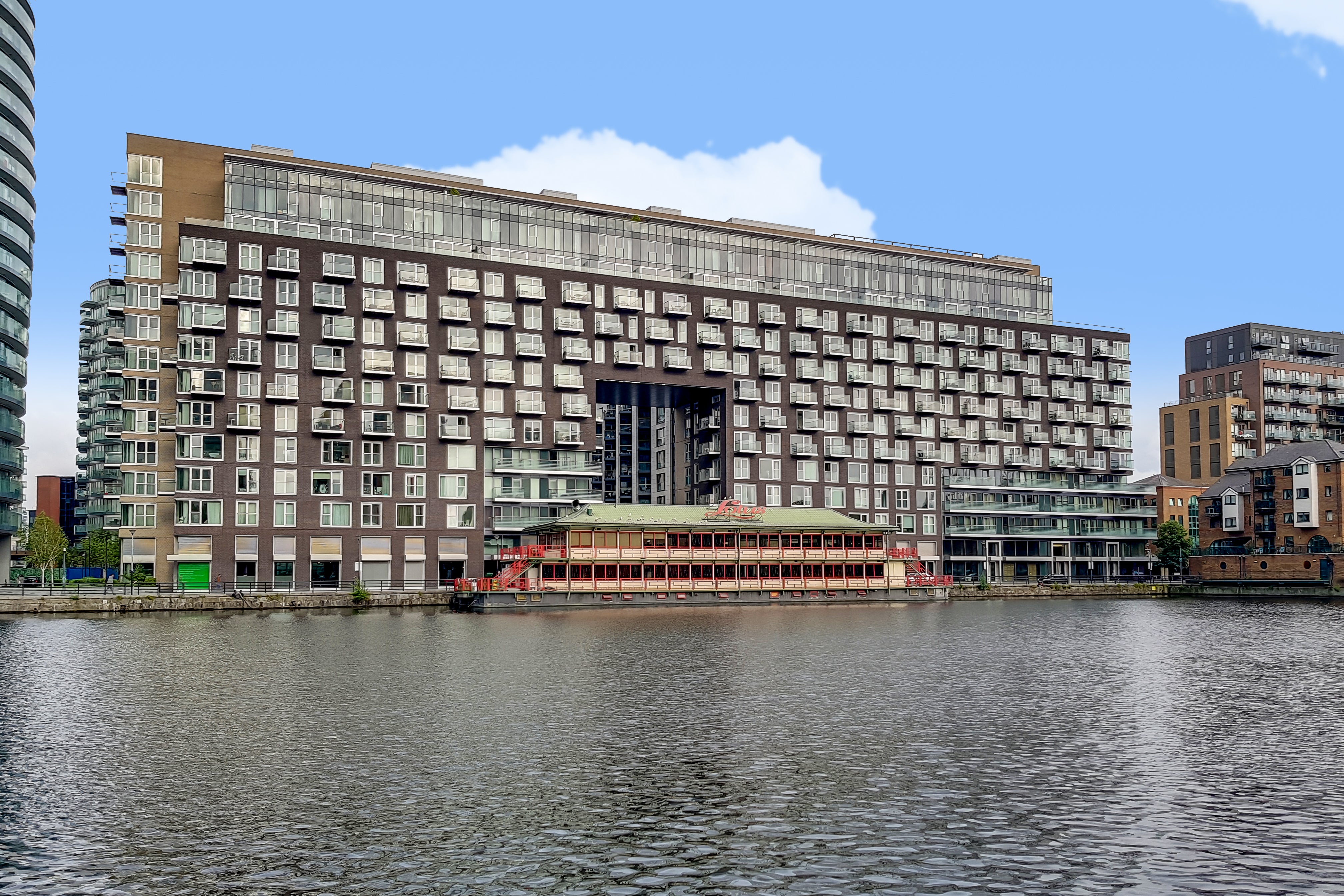 Flat Baltimore Wharf in Greater London