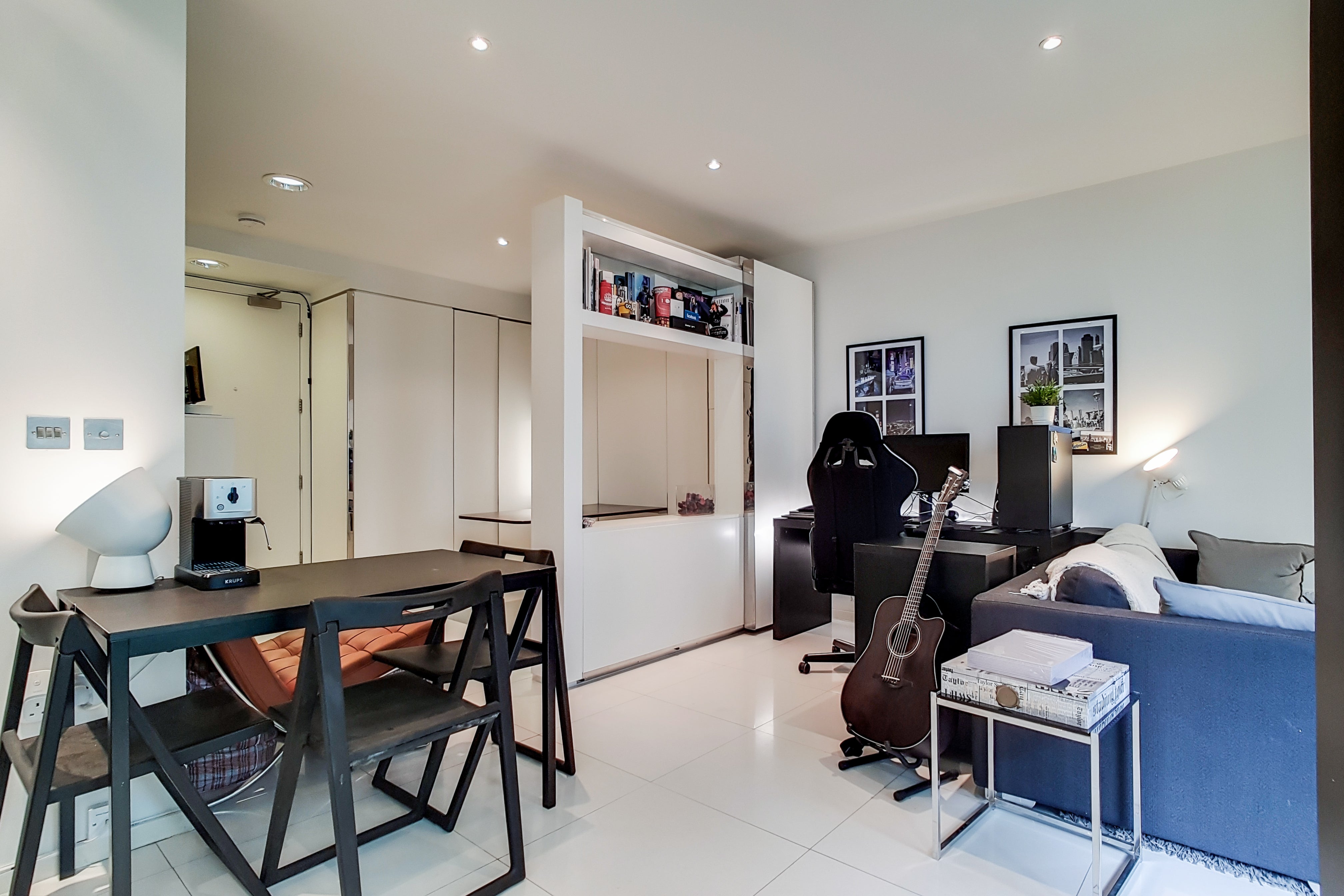 Flat Baltimore Wharf in Greater London