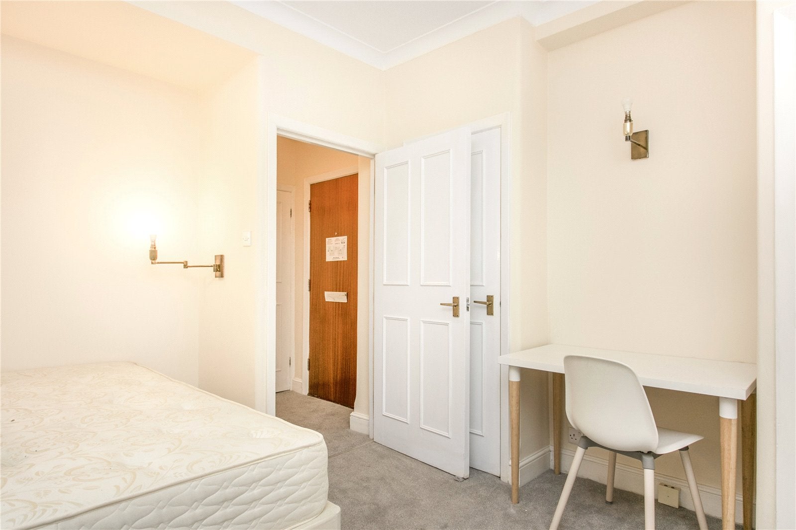 Flat Sloane Avenue in Greater London