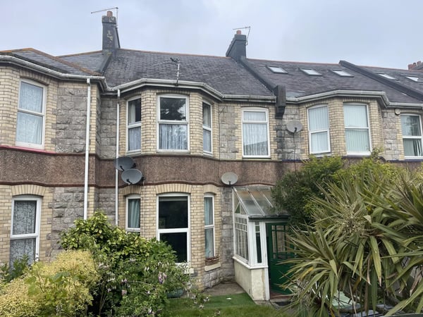 Flat Reddenhill Road in Torquay