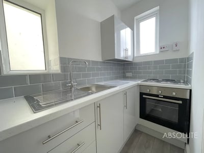 Flat Reddenhill Road in Torquay