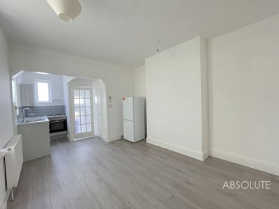 Flat Reddenhill Road in Torquay