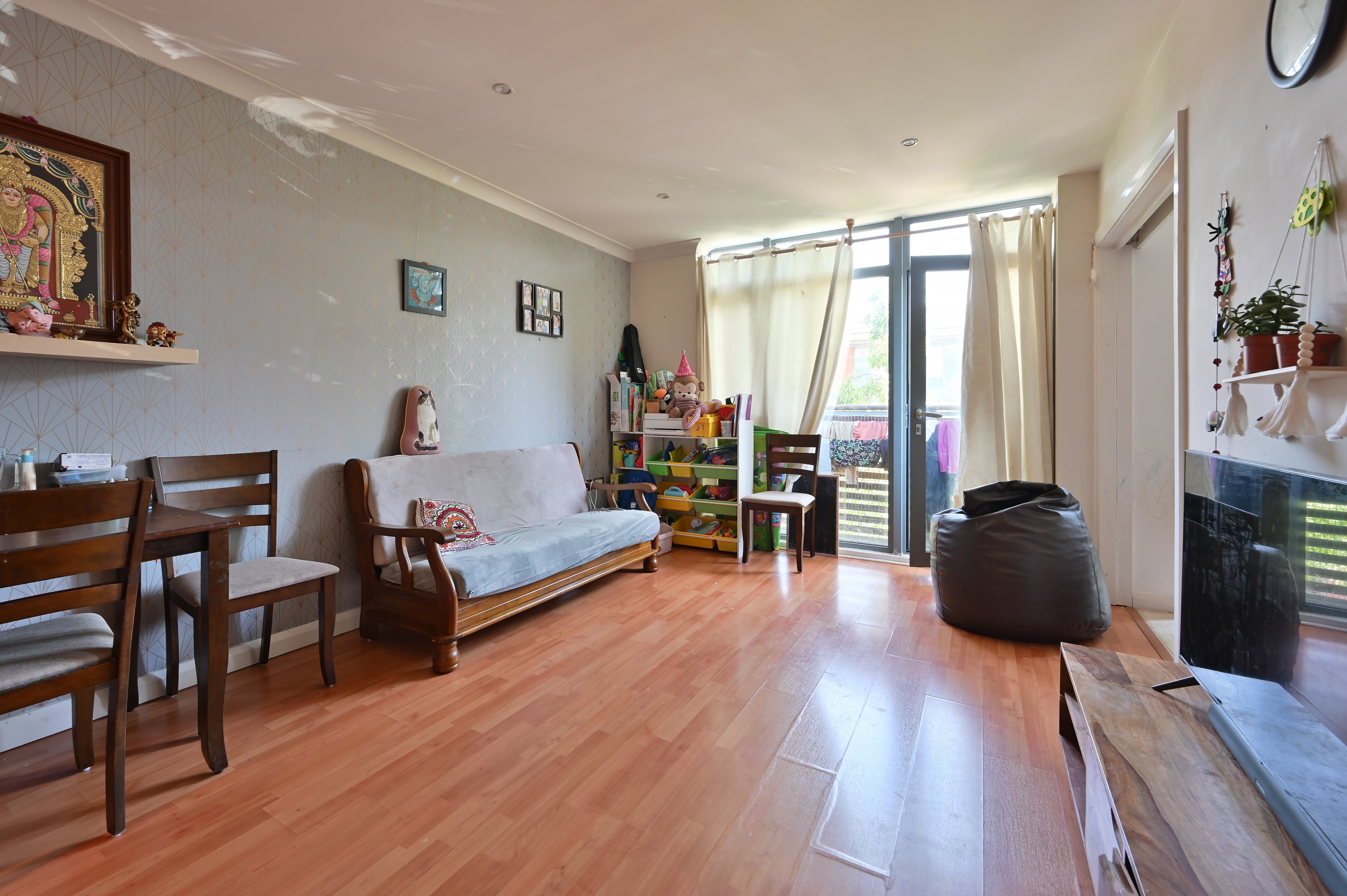 Flat Whippendell Road in Watford