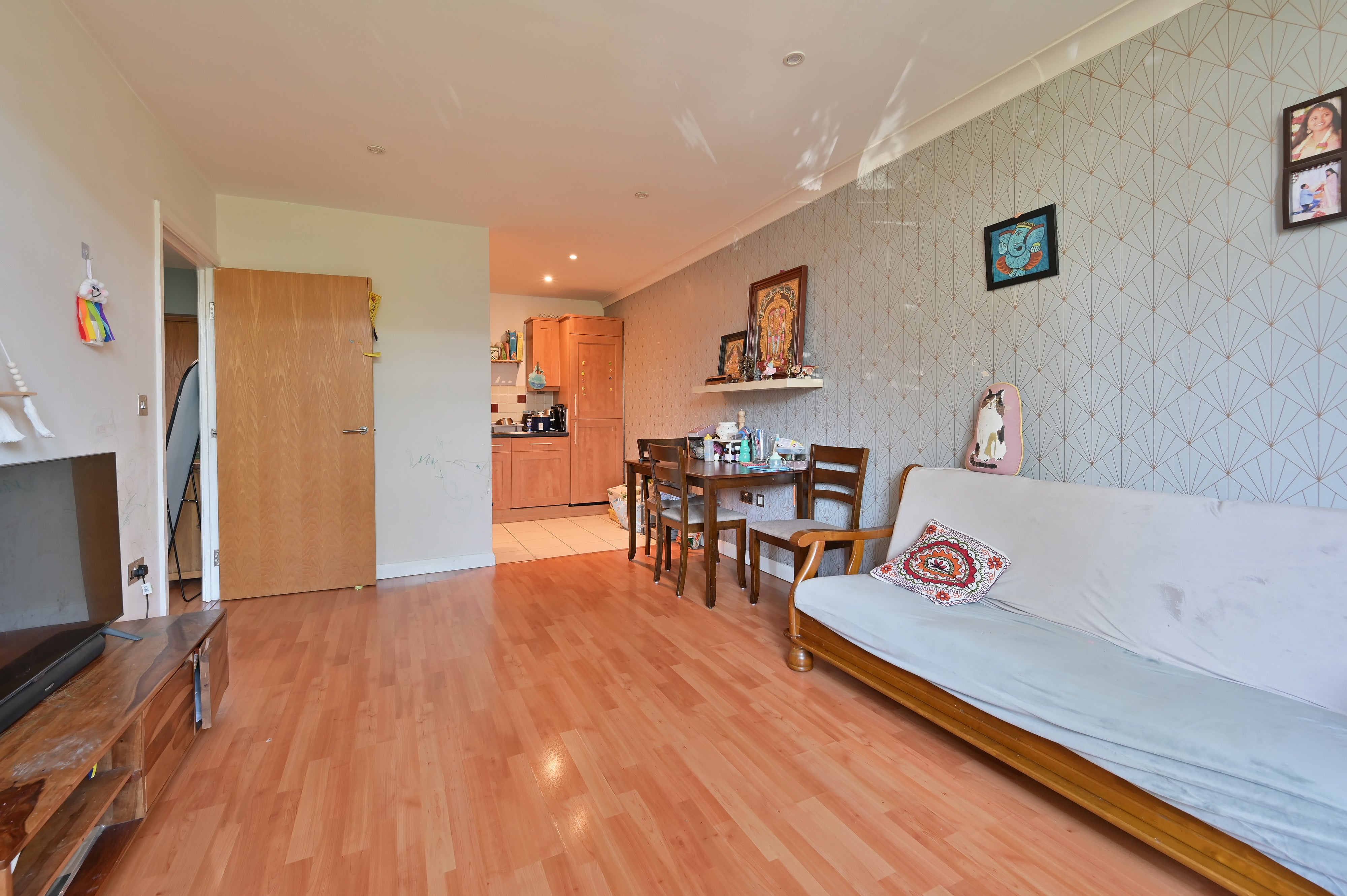 Flat Whippendell Road in Watford