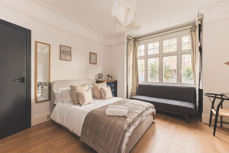 Room Waldegrave Road in Greater London