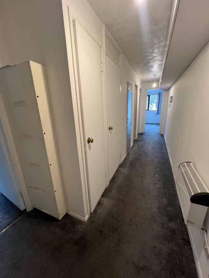 Flat Vicars Bridge Close in Greater London