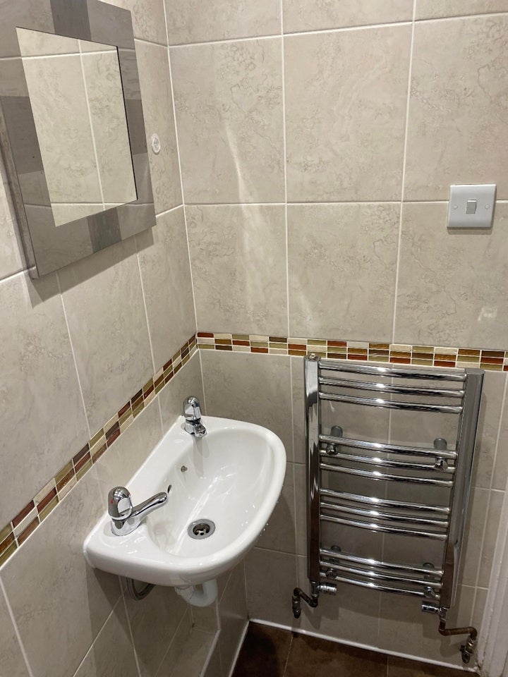 Room Cherrywood Avenue in Borough of Runnymede