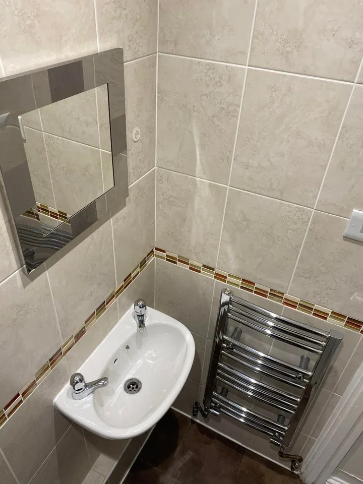 Room Cherrywood Avenue in Borough of Runnymede