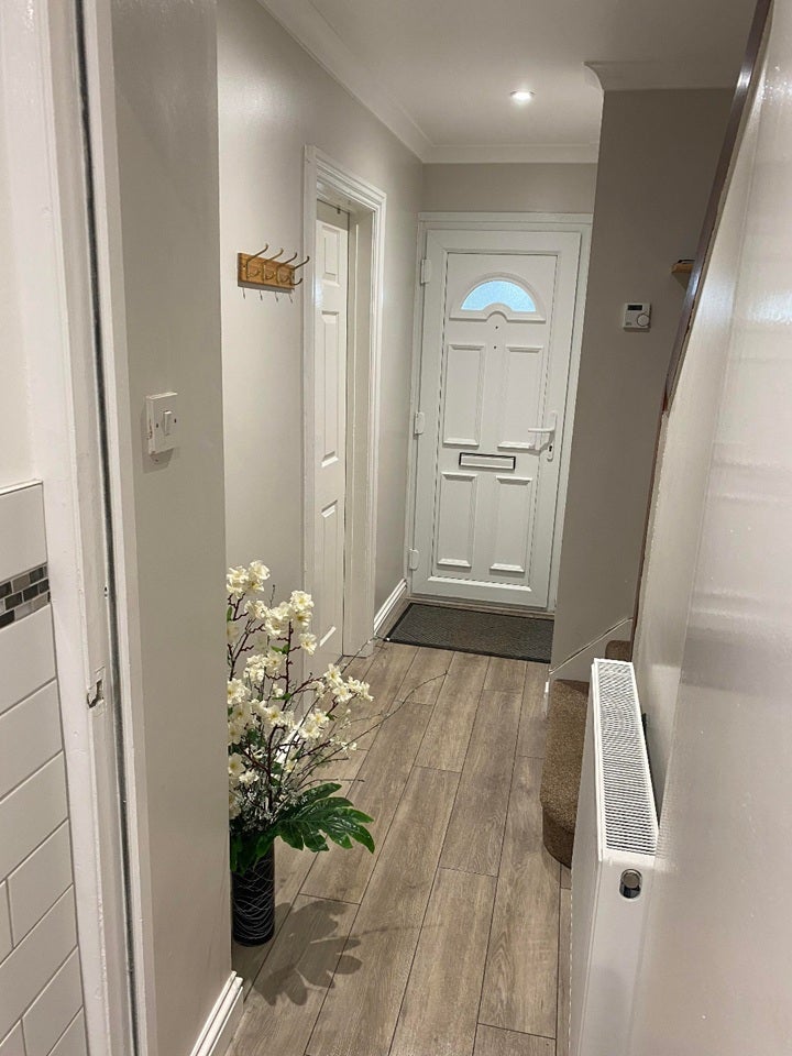 Room Cherrywood Avenue in Borough of Runnymede