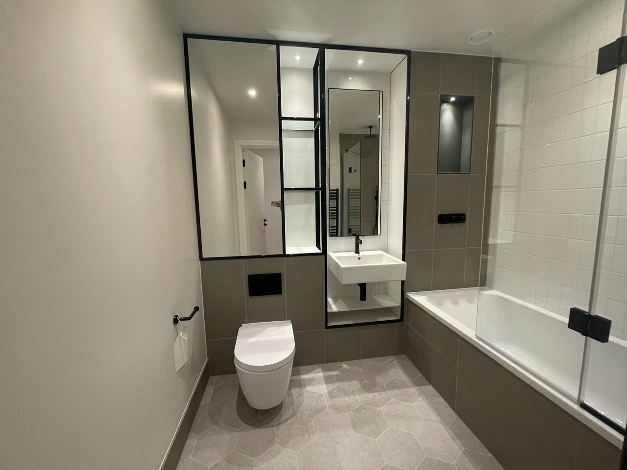 Flat Beresford Avenue in Greater London