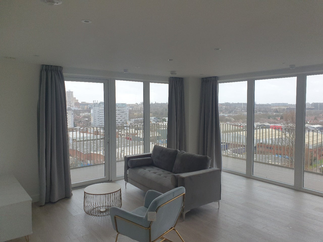 Flat Beresford Avenue in Greater London