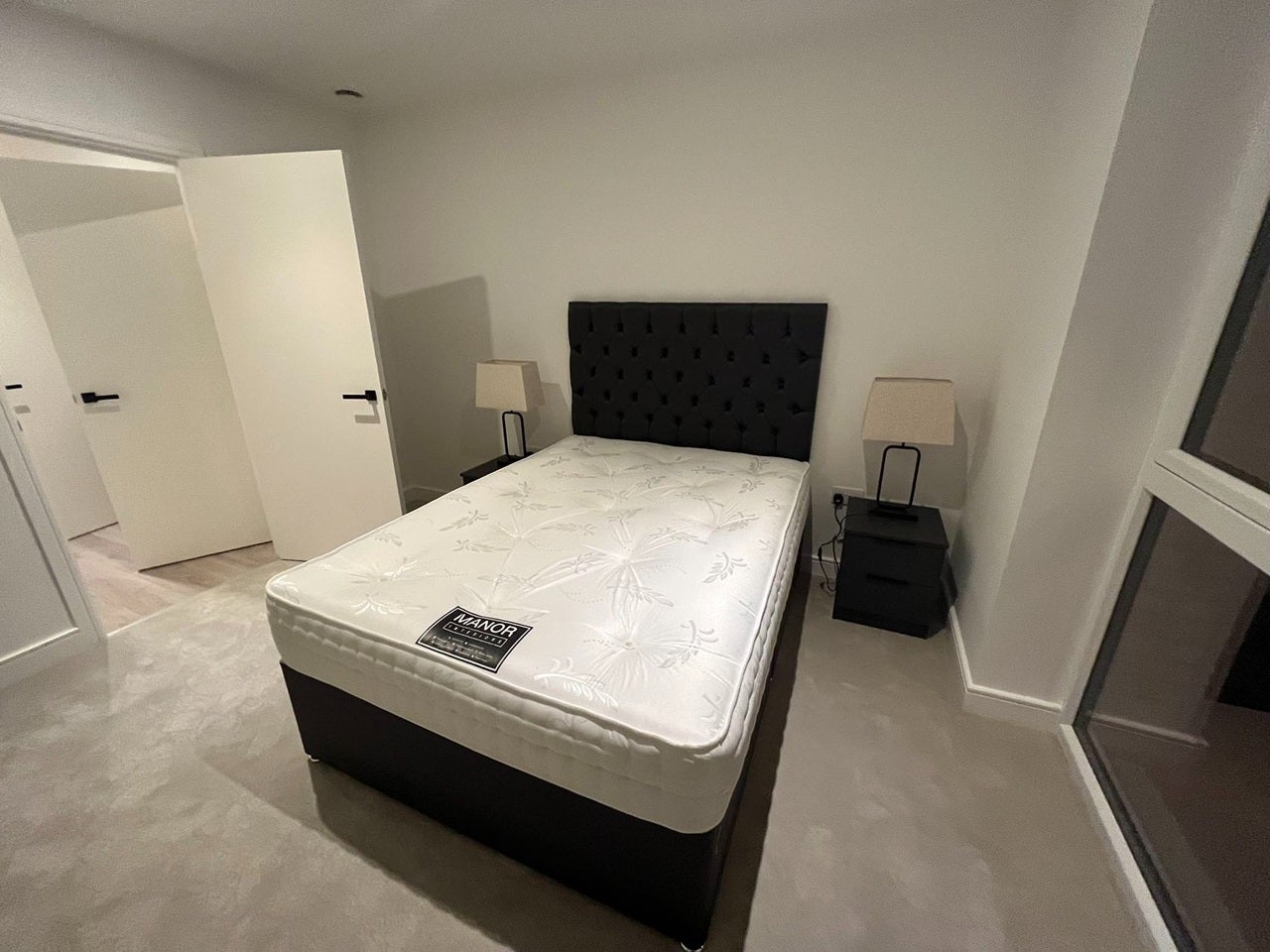Flat Beresford Avenue in Greater London