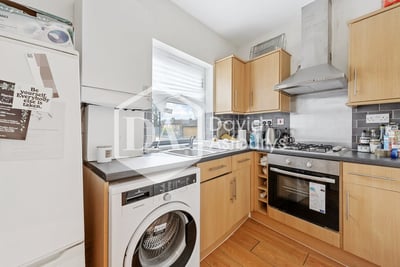 Flat Bryanstone Road in Greater London