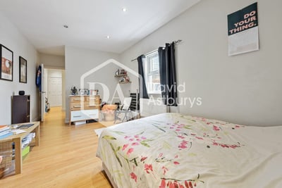 Flat Bryanstone Road in Greater London