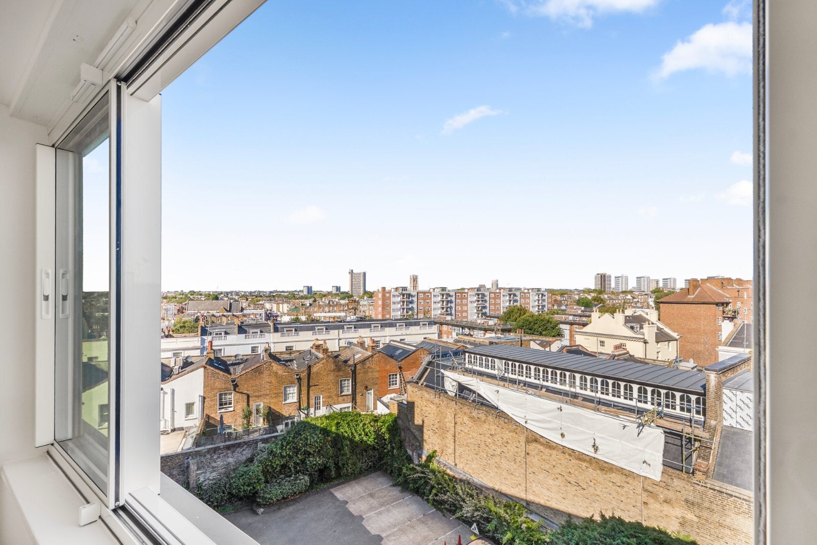 Flat Kensington Park Road in Greater London