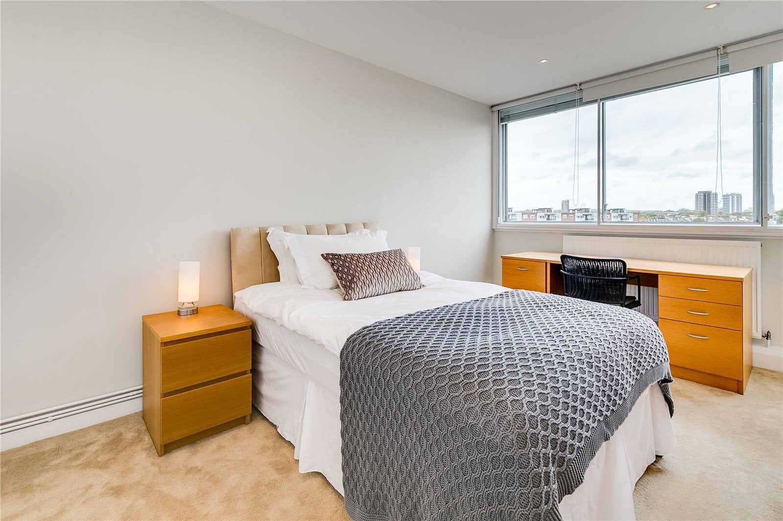 Flat Kensington Park Road in Greater London