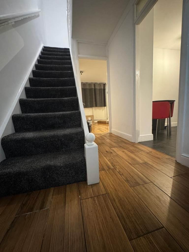 Flat Gough Walk in Greater London