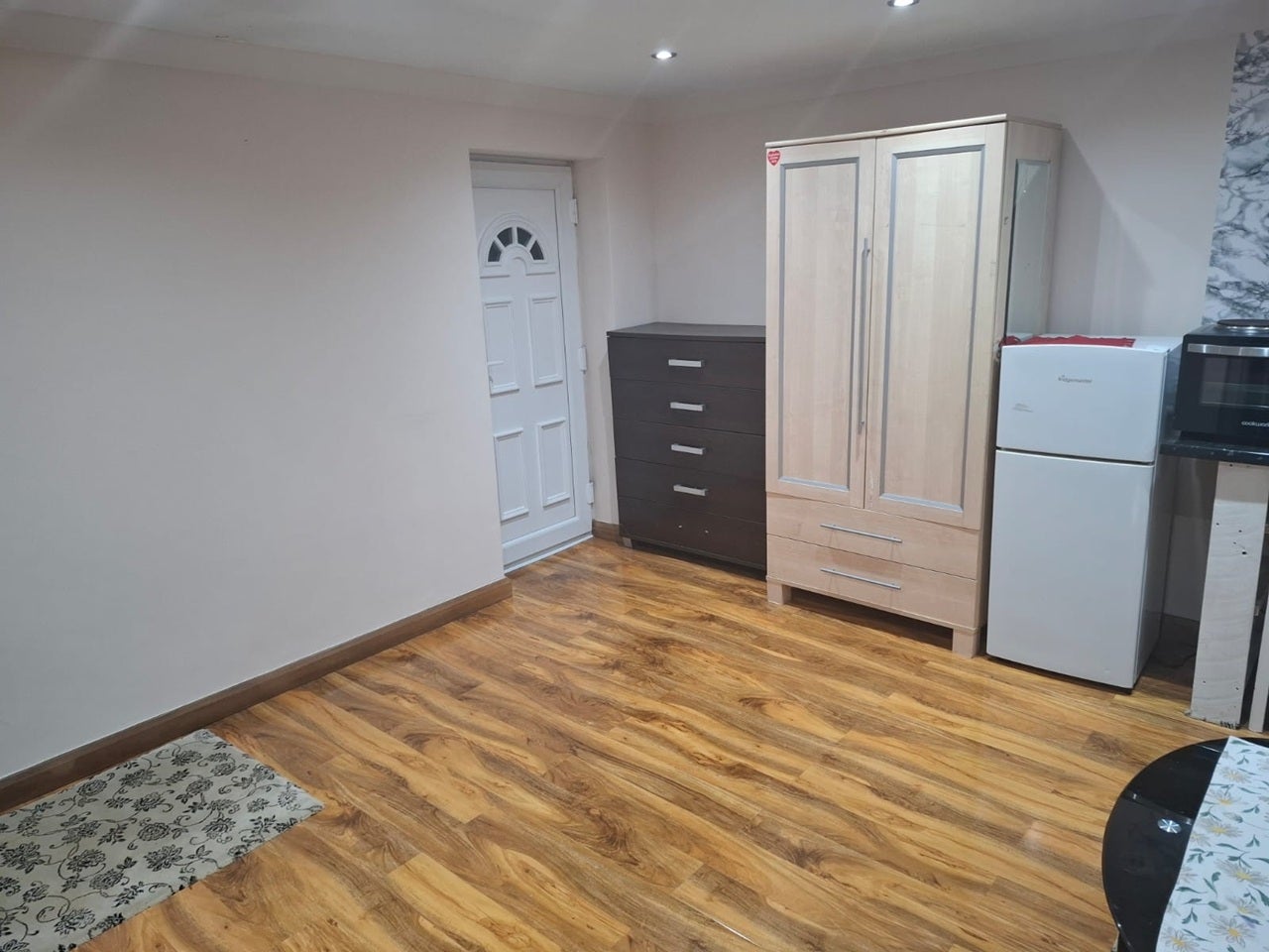 Flat Villiers Road in Slough