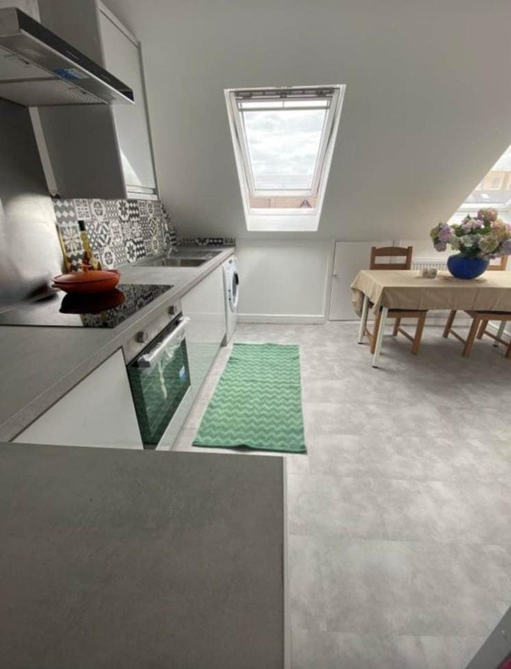 Room Whalebone Lane North in Greater London