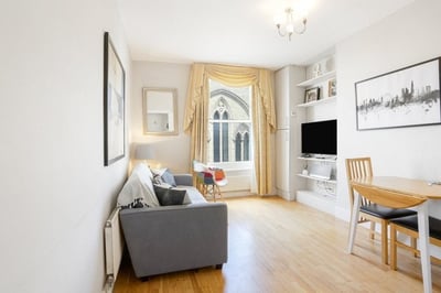 Flat Castletown Road in Greater London