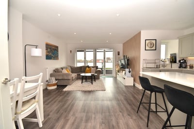 Flat Goring Road in Greater London