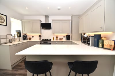 Flat Goring Road in Greater London