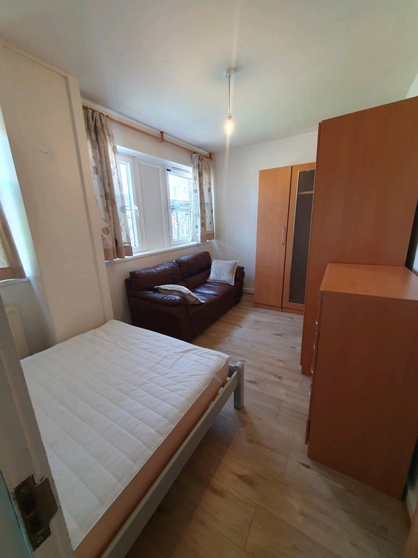 Room Cambalt Road in Greater London