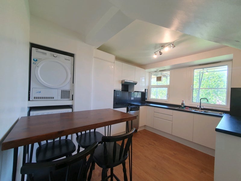 Room Cambalt Road in Greater London