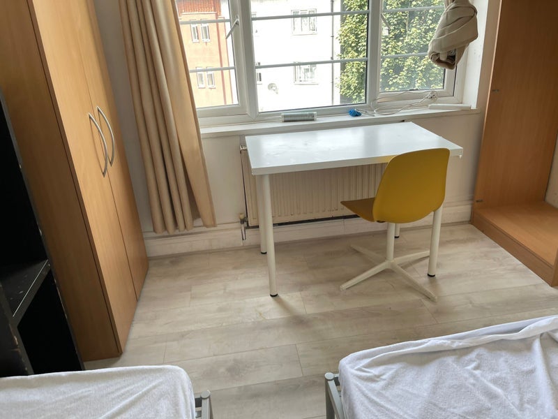 Room Rosebank Way in Greater London