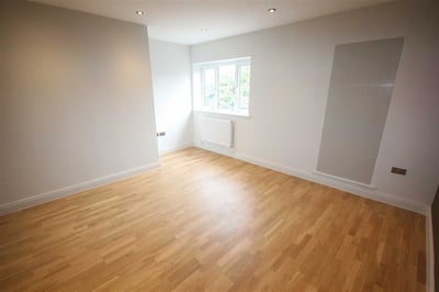 Flat Mount Pleasant in Greater London