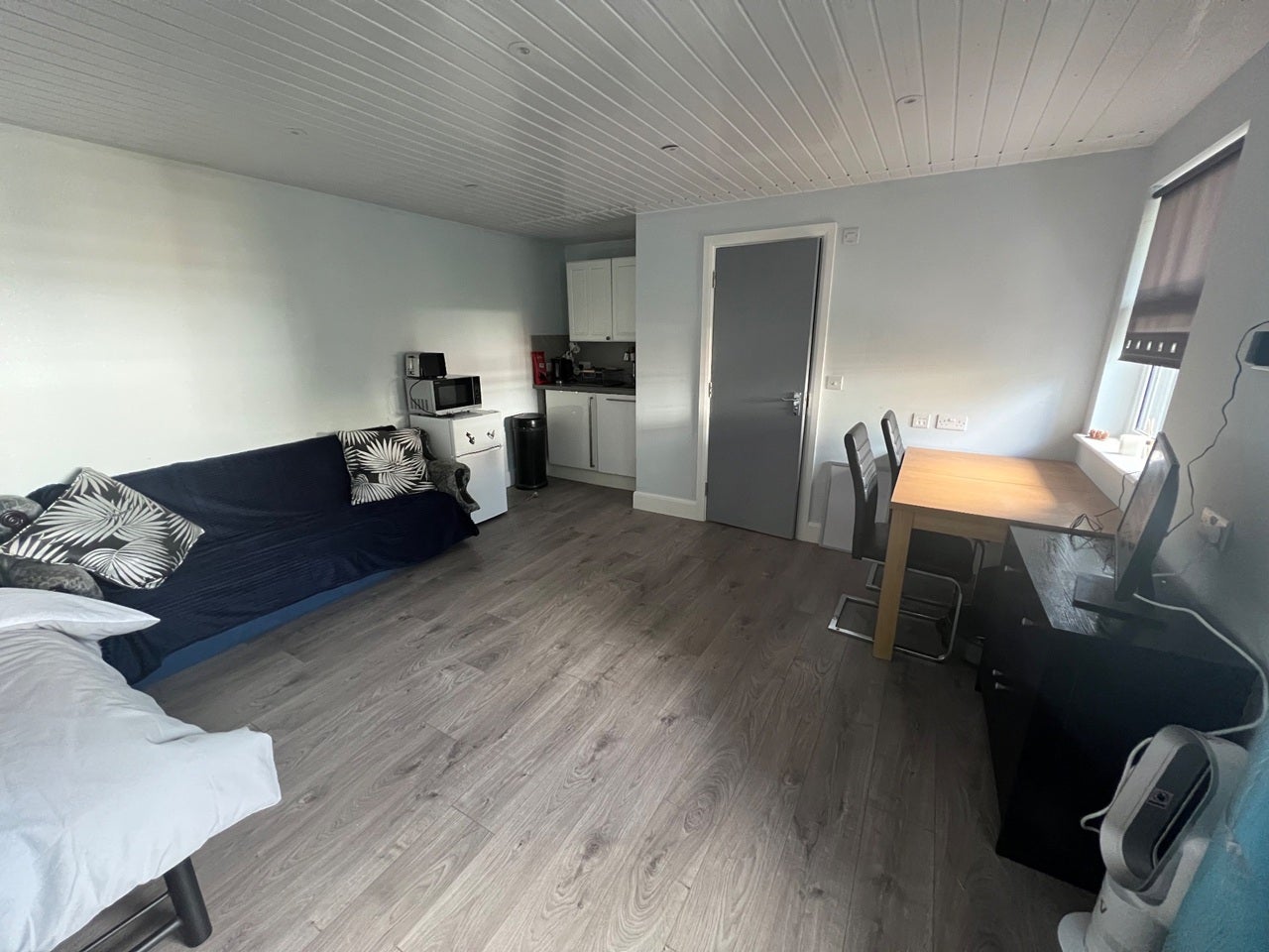 Flat Courtenay Avenue in Greater London