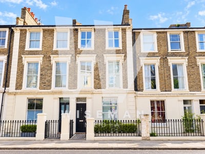 Flat Caledonian Road in Greater London