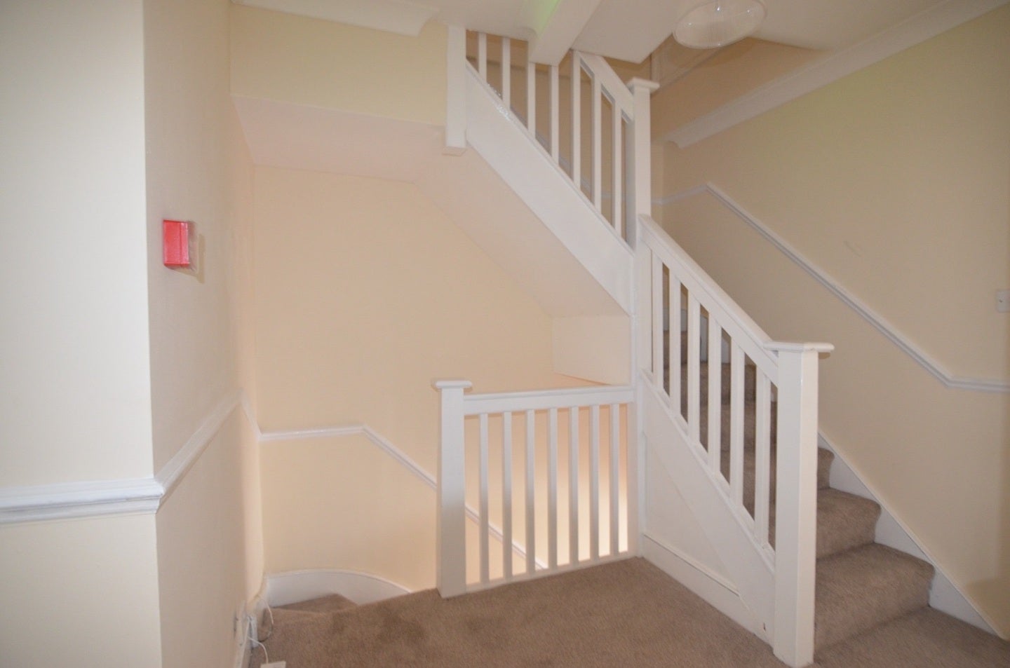 Room Fairlands Avenue in Greater London