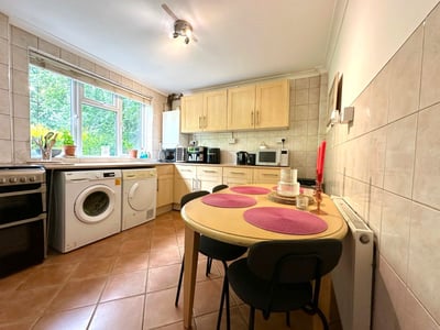 House Avis Square in Greater London