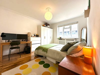 House Avis Square in Greater London
