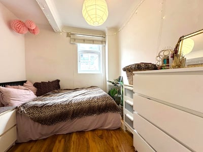 House Avis Square in Greater London