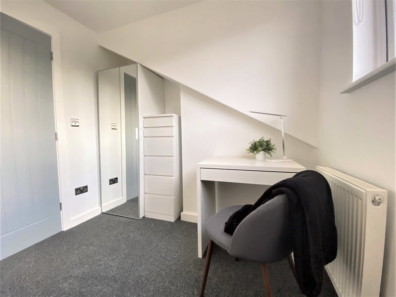 Room Harefield Road in Coventry