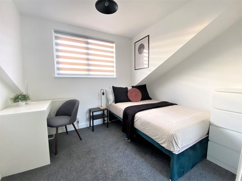 Room Harefield Road in Coventry