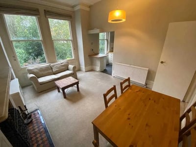 Flat Dalmeny Road in Greater London