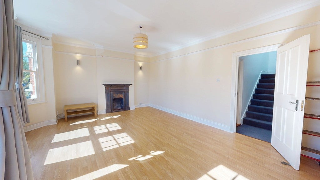 Flat Ruskin Walk in Greater London