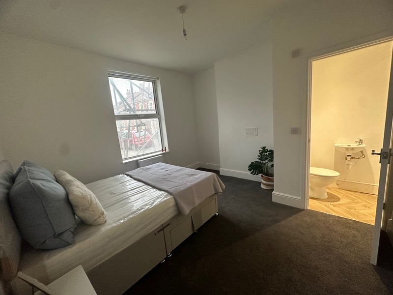 Room Lodge Causeway in Bristol