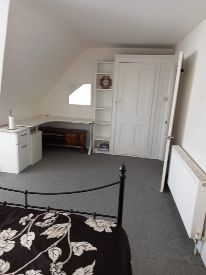 Room Bridge Drive in Greater London