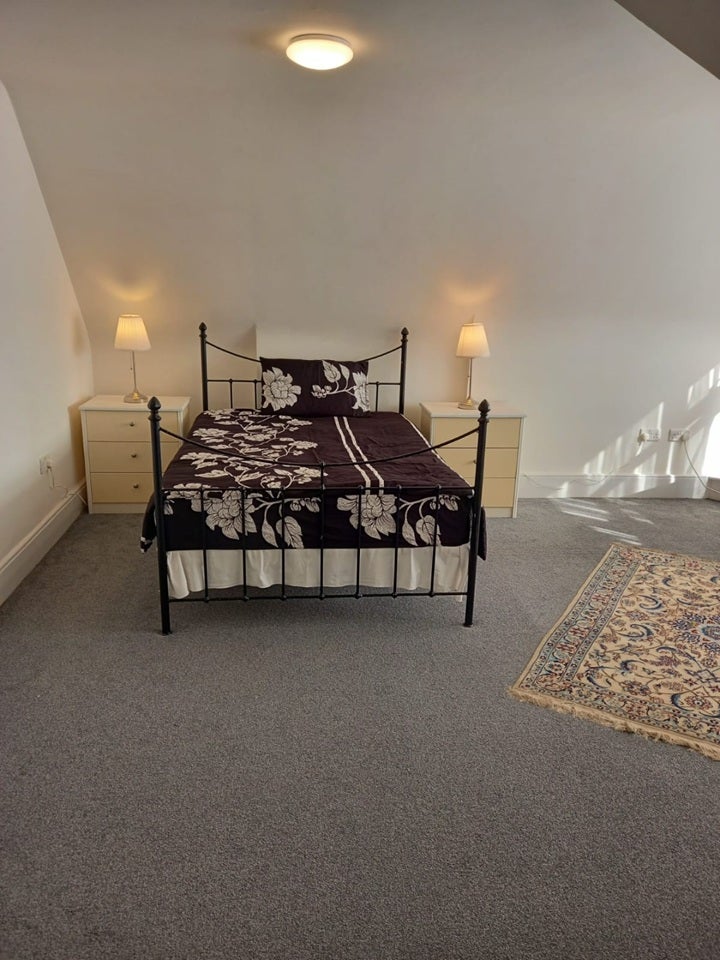 Room Bridge Drive in Greater London