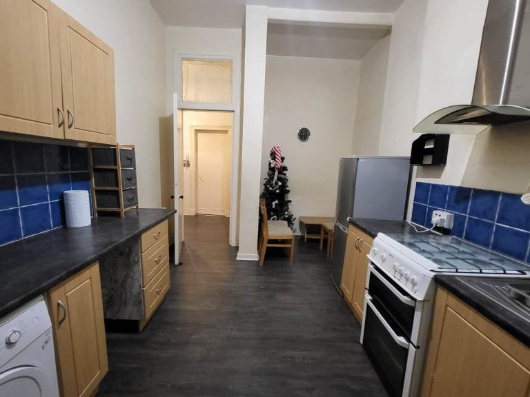 Flat Whitefield Road in Glasgow